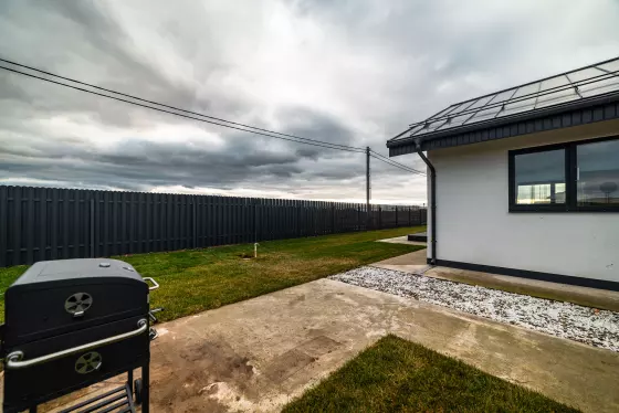 Участок и терраса — загородный дом 115 м² после ремонта под ключ