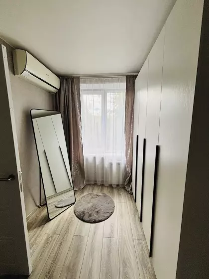 Спальня: встроенный шкаф и зеркало в полный рост, Нагорный бульвар